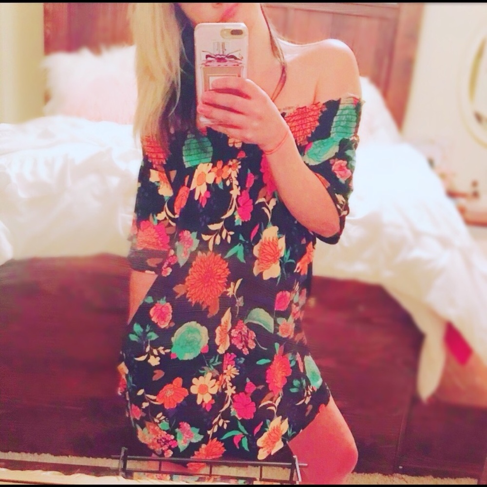 🏝Just in 🏝Tropical Off Shoulder Pocketed Dress - Picture 2 of 2